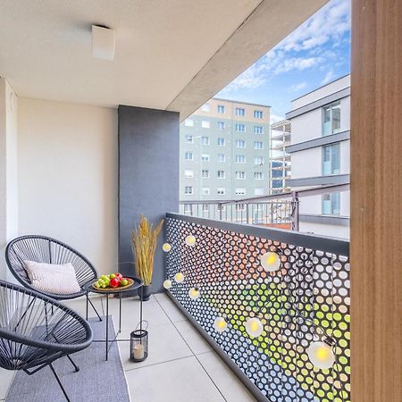 Design Apartment - Balcony, Free Parking, Yoga, 10 Mins To Center, By Gravity Prague Luaran gambar