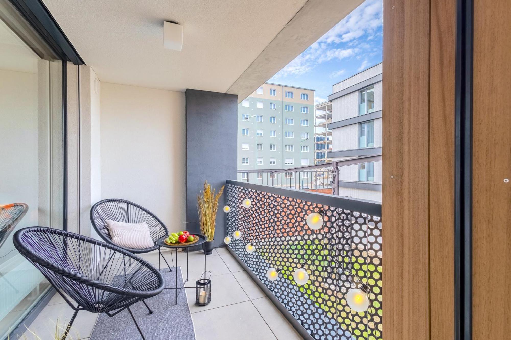 Design Apartment - Balcony, Free Parking, Yoga, 10 Mins To Center, By Gravity Prague Luaran gambar